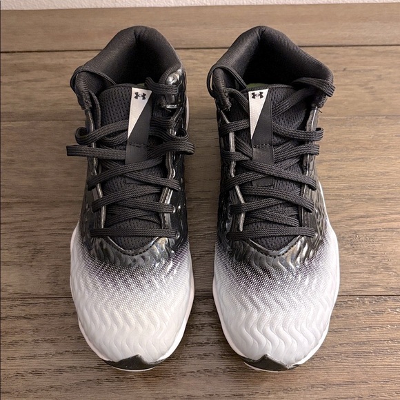 NIB [Under Armour] UA Spotlight Hammer Jr Black/White Football Cleats Youth 4.5 - Picture 4 of 12